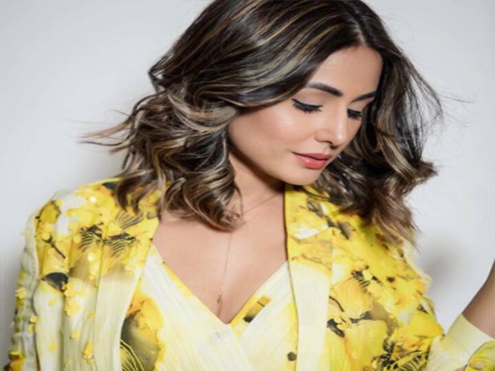 अनसीन वीडियो में हिना खान सिद्धार्थ शुक्ला से एक सवाल पूछती हुई दिखाई देती है. सिद्धार्थ, गौहर और हिना खान साथ बैठे थे. हिना और गौहर के बीच शिल्पा को लेकर बातचीत हो रही थी.