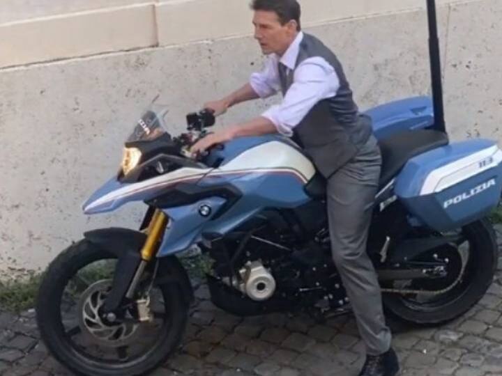 Tom cruise ride made in india bike bmw g310 gs for mission impossible 7 video goes viral from set Mission Impossible 7 में मेड इन इंडिया बाइक चलाते दिखेंगे टॉम क्रूज, शूटिंग के दौरान का Video Viral