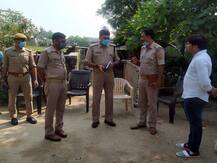 वाराणसी: घर के बाहर सो रहे बुजुर्ग पर पेट्रोल डालकर लगा दी आग, पुलिस हिरासत में मुख्य आरोपी