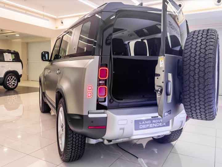 New Land Rover Defender: ‘फर्स्ट लुक’ रिव्यू, जानें क्या है इसमें खास