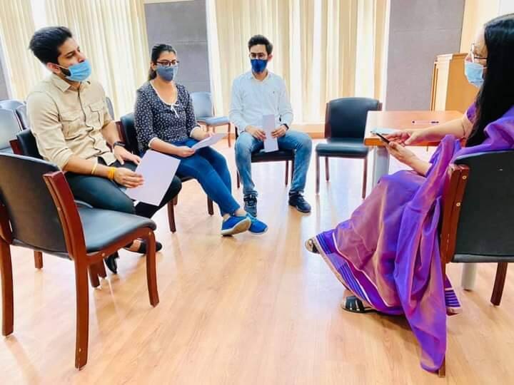 DU एडमिशन के दौरान वेबसाईट क्रैश होने की समस्या को लेकर DUSU उपाध्यक्ष ने डीन से की मुलाकात Students facing problems in DU admission process dusu vice president pressurized dean to find solution ANN DU एडमिशन के दौरान वेबसाईट क्रैश होने की समस्या को लेकर DUSU उपाध्यक्ष ने डीन से की मुलाकात