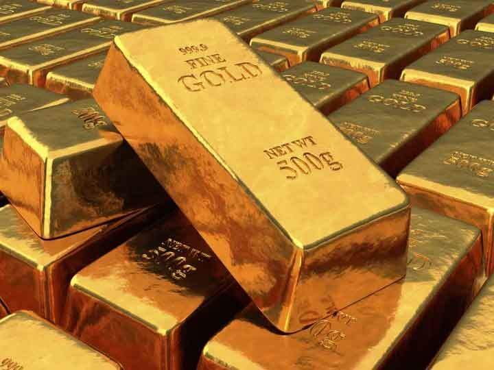 Big fall in Gold price in Indian Market while also slashing silver price Gold Price: सोने के दाम 4 महीने में तेजी से गिरे, गोल्ड हुआ करीब 4 हजार रुपये सस्ता, अगस्त में 56 हजार तक पहुंचे थे दाम
