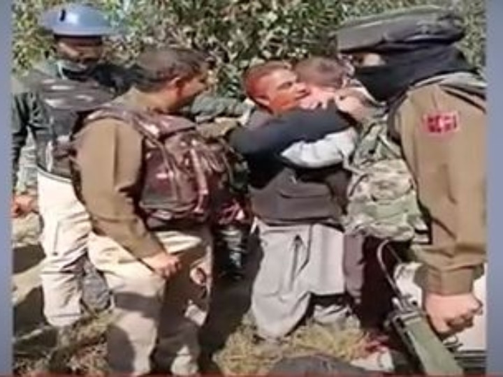 kashmir: Terrorist surrenders before encounter in Budgam- ann कश्मीर: आतंकी ने एनकाउंटर से पहले किया सरेंडर, चाचा ने शुक्रिया अदा करने के लिए सैन्य अफसर के छूए पैर