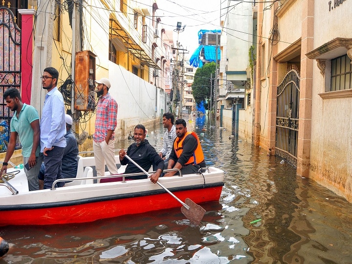 Flood conditions created due to over 400 years old drainage system will be a big challenge to fix it ANN हैदराबादः 400 साल से ज्यादा पुराना ड्रेनेज सिस्टम बना भीषण बाढ़ की वजह, प्रशासन के सामने सुधारने की बड़ी चुनौती