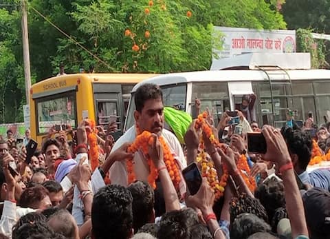 Bihar Election: JDU से टिकट कटने के बाद रवि ज्योति ने थामा कांग्रेस का दामन, कहा- इस बार वंशवाद का होगा अंत Bihar Election: JDU से टिकट कटने के बाद रवि ज्योति ने थामा कांग्रेस का दामन, कहा- इस बार वंशवाद का होगा अंत