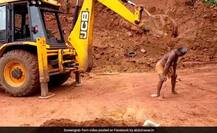 Viral video: शख्स ने पीठ खुजलाने के लिए किया JCB का इस्तेमाल, सोशल मीडिया पर वीडियो वायरल