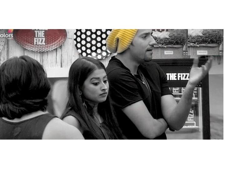 बिग बॉस के घर में सोमी अली और रोमिल चौधरी का नाम भी खूब जुड़ा. दोनों एक दूसरे को दोस्त बताते रहे लेकिन घर के बाहर कुछ और ही ख़बरें उड़ रही थीं. जब इन ख़बरों ने ज़ोर पकड़ा तो रोमिल चौधरी की पत्नी घर के अंदर दाखिल हुईं सोमी को अपने पति से दूर रहने की हिदायत तक दे डाली थी.