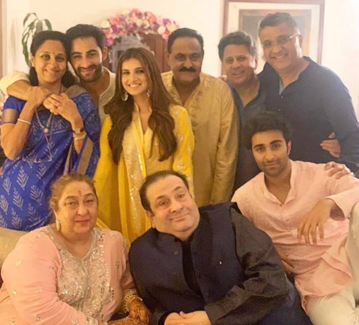 इसके साथ ही आदर के परिवार के साथ हर पूजा, लंच-डिनर और पार्टी में भी तारा एक परिवार के सदस्य की तरह ही दिखाई देती हैं. 