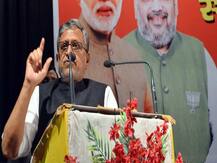 बिहार: चुनावी सभा में भीड़ देख उत्साहित हुए सुशील मोदी, बोले-कहां है कोरोना, लगता है कि भाग गया