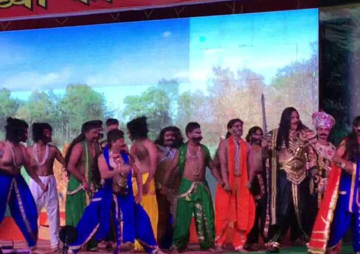 इस राम लीला में तमाम फिल्मी और टीवी सीरियल के कलाकारों ने किरदार निभाये हैं.  ये आयोजन 25 अक्टूबर तक चलेगा. 