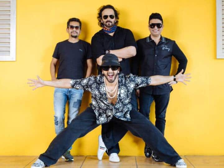 Cirkus Movie: रोहित शेट्टी के साथ तीसरी बार काम करेंगे रणवीर सिंह, फिल्म 'सर्कस' में होगा रीयूनियन Cirkus movie Ranveer Singh Rohit Shetty reunite for new comedy film Cirkus Movie: रोहित शेट्टी के साथ तीसरी बार काम करेंगे रणवीर सिंह, फिल्म 'सर्कस' में होगा रीयूनियन