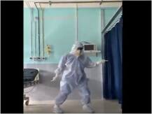 असम के डॉक्टर के ‘घूंघरू’ डांस का वीडियो सोशल मीडिया पर वायरल, ऋतिक रोशन ने की उनके जज्बे की प्रशंसा