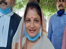 यूपी विधानसभा उपचुनाव: चुनावी मैदान से हट गईं धनंजय और लकी यादव की पत्नियां, इस वजह से कराया था नामांकन