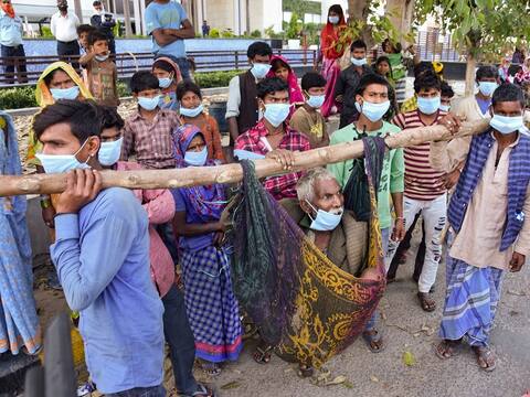 Coronavirus India: देश में कल सामने आए 12899 नए मामले, अबतक साढ़े 44 लाख लोगों को लगी वैक्सीन Coronavirus India: देश में कल सामने आए 12899 नए मामले, अबतक साढ़े 44 लाख लोगों को लगी वैक्सीन