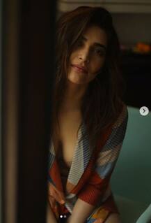 In Pics: करिश्मा तन्ना का लेटेस्ट फोटोशूट सोशल मीडिया पर वायरल, बेहद शानदार हैं तस्वीरें