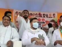 बिहार चुनाव: औरंगाबाद में चुनावी रैली के दौरान तेजस्वी यादव पर चप्पल फेंकी गई