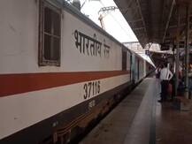 गोरखपुर: त्‍योहार में वैश्विक महामारी के बाद पहली बार गोरखपुर जंक्‍शन के सभी प्‍लेटफार्म खुले