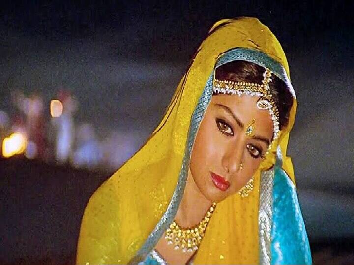 श्रीदेवी ने फिल्म 'रूप की रानी चोरों का राजा' के गीत 'दुश्मन दिल का वो है' के लिए 25 किलो से अधिक वजन की स्वर्ण पोशाक पहनी थी जिसकी शूटिंग 15 दिनों तक चली थी. 