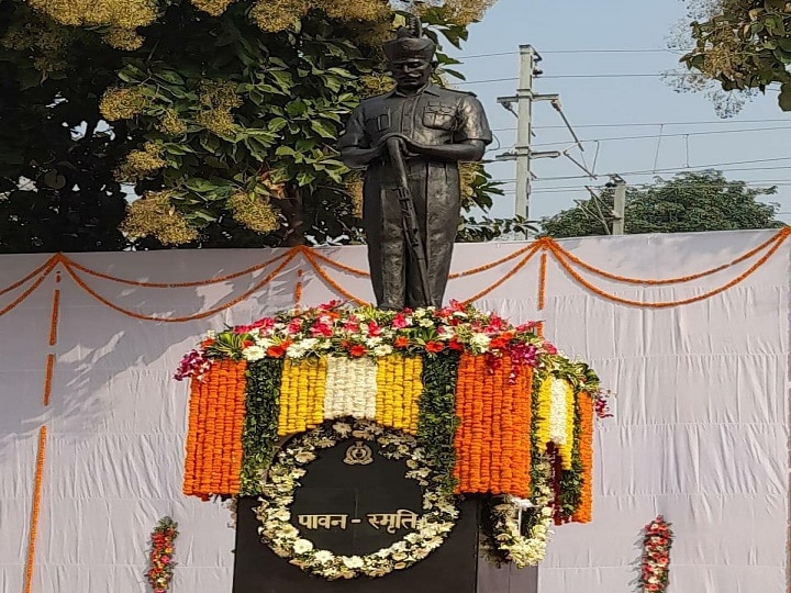 Harihar singh statue in lucknow police parade ground, Know history- ann लखनऊ पुलिस लाइन की परेड ग्राउंड पर बनी है जिंदा शख्स की मूर्ति, जानिए क्या है पूरा मामला