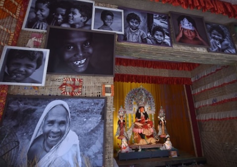 Durga Puja 2020 Photos: कोरोना के बीच धूम धाम से हो रहा है दुर्गा पूजा का आयोजन, देखिए शानदार तस्वीरें