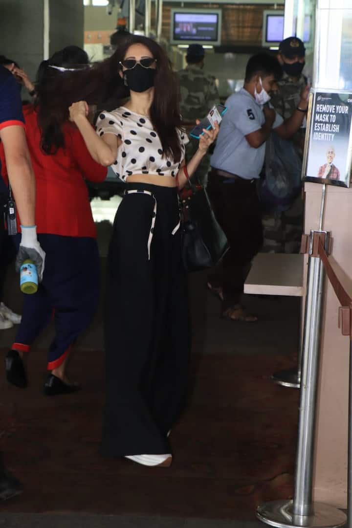 इस फिल्म में  नुसरत भरुचा के साथ राजकुमार राव और जीशान अय्यूब के साथ रोमांटिक केमेस्ट्री देखने को मिलेगी. वह फिल्म में एक साधारण स्कूल टीचर का किरदार निभा रही है.