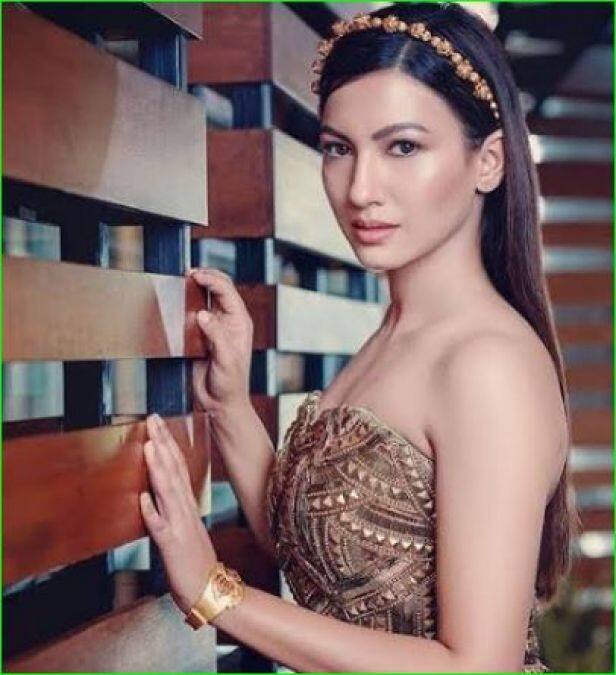 उन्होंने ट्विटर पर लिखा, लाल परी, सच में! #Alhamdulillah हारने वाला हमेशा जहर ही उगलता है. काश एक महिला को ये पता होता कि उसकी जुबान ही उसकी ताकत है. गौहर के इस ट्वीट को बिग बॉस की एक्स कंटेस्टेंट काम्या पंजाबी का भी सपोर्ट मिला है.