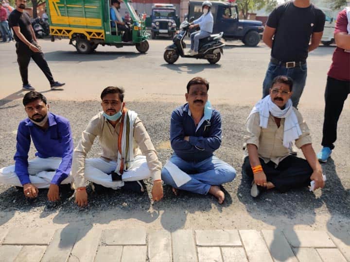 आगरा: पत्नी ने कर लिया था आत्मदाह, इंसाफ के लिये भटक रहा पीड़ित पति डिप्टी सीएम से मिला