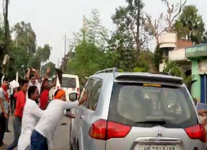 Bihar Polls: केंद्रीय मंत्री आरके सिंह के काफिले पर ग्रामीणों ने बोला हमला, मंत्री जी को दिखाया काला झंडा