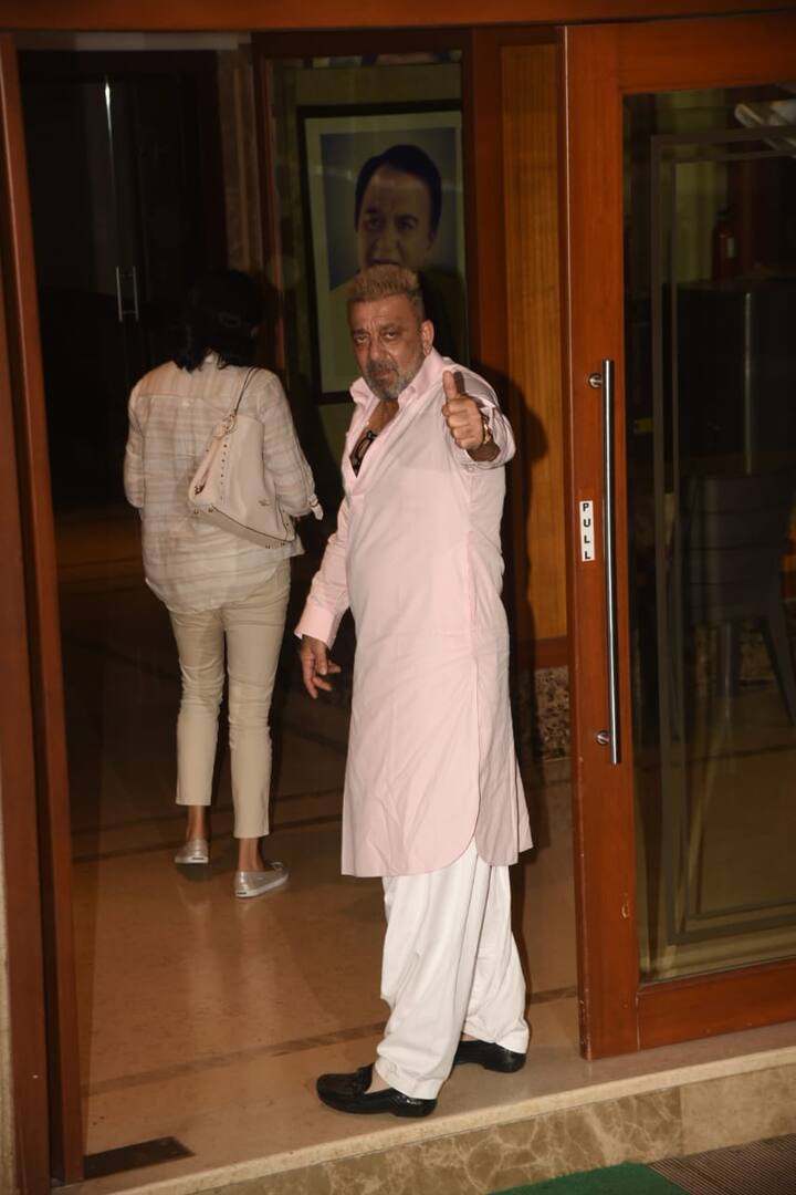 आपको बता दें कि संजय दत्त ने पुष्टि की है कि उन्होंने कैंसर से जंग जीत ली है. बुधवार को अपना एक हेल्थ अपडेट साझा करते हुए उन्होंने यह जानकारी दी. (तस्वीर: मानव मंगलानी)