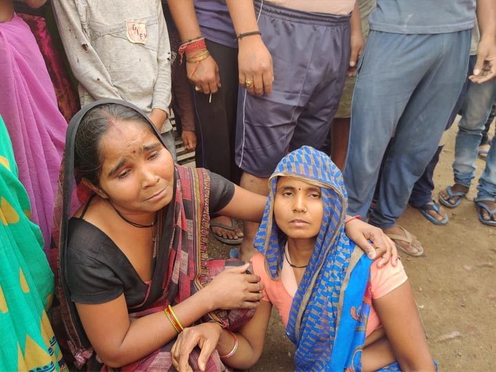Women beaten by sticks in Agra, No response by Police ann मिशन शक्ति पर आगरा पुलिस की निष्क्रियता, महिलाओं को लाठी-डंडों से पीटा गया, वीडियो वायरल होने के बाद होश में आया महकमा
