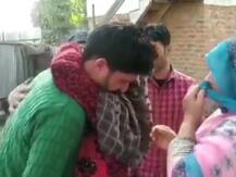 जम्मू-कश्मीर: दो आतंकवादियों ने सरेंडर किया, सुरक्षाबलों ने परिवार वालों से मिलाया