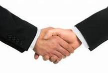 किसी से मिलते समय हमेशा ध्यान रखें ये 5 आदतें, नहीं होगा आपका फर्स्ट इंप्रेशन खराब