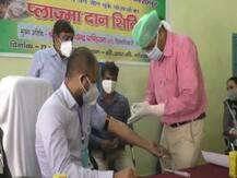 गोरखपुर: पहले ड्यूटी पर समर्पित, अब डीएम और एसडीएम सदर ने प्‍लाजमा दान कर लोगों को किया प्रेरित