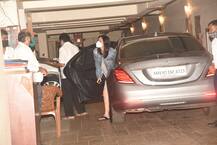 IN PICS: देर रात इस अंदाज़ में नज़र आईं करीना कपूर, तैमूर और सैफ भी हुए कैमरे में कैद