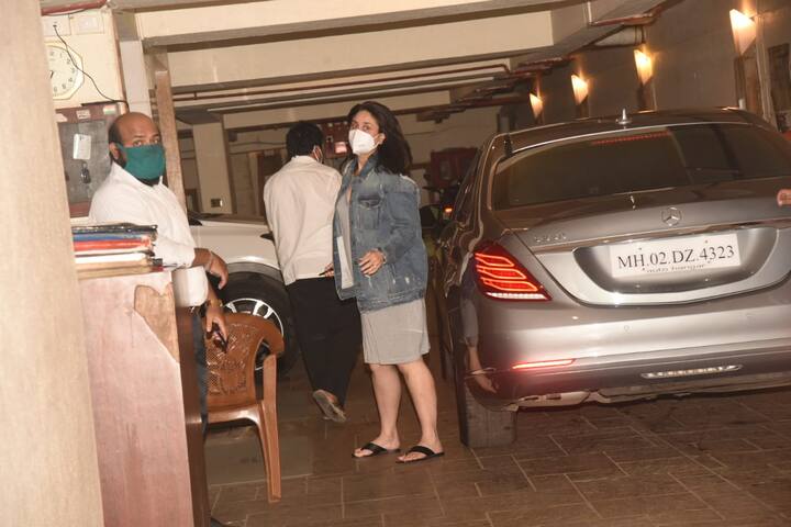 तस्वीर में करीना कपूर मास्क पहने ग्रे कलर की वन पीस ड्रेस में नज़र आईं. (तस्वीर: मानव मंगलानी)