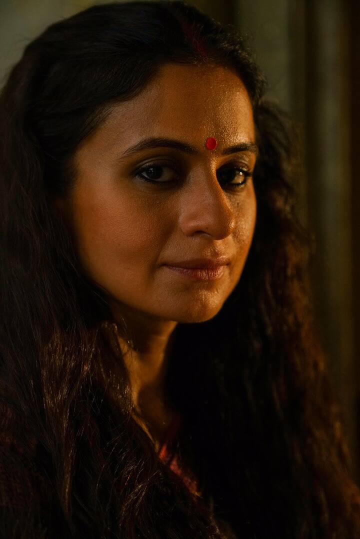 सूत्रों के अनुसार दूसरे सीजन के लिए सभी मुख्य किरदारों को पिछले सीज़न के मुकाबले दोगुना फीस दी गई है. मिर्ज़ापुर की वजह से बड़े पर्दे के स्टार्स से ज्यादा कालीन भइया, गुड्डू और मुन्ना का किरदार काफी फेमस है.