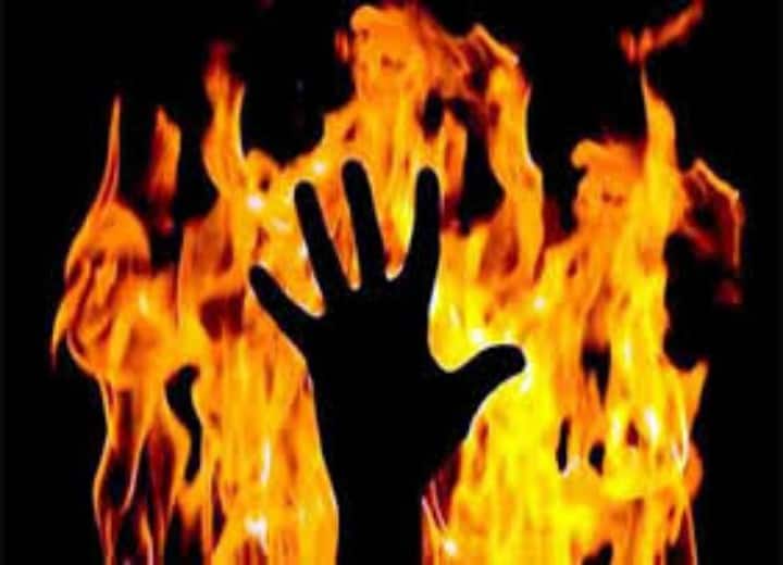 पंचायत के फैसले से नाराज महिला ने खुद को लगाई आग, इलाज के दौरान हुई मौत, जानें- क्या है पूरा मामला?