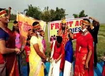 बिहार: कन्या पूजन के साथ ही लड़कियों को सेल्फ डिफेंस का गुर सिखा रहीं बेटी बचाओ-बेटी पढ़ाओ अभियान से जुड़ी महिलाएं