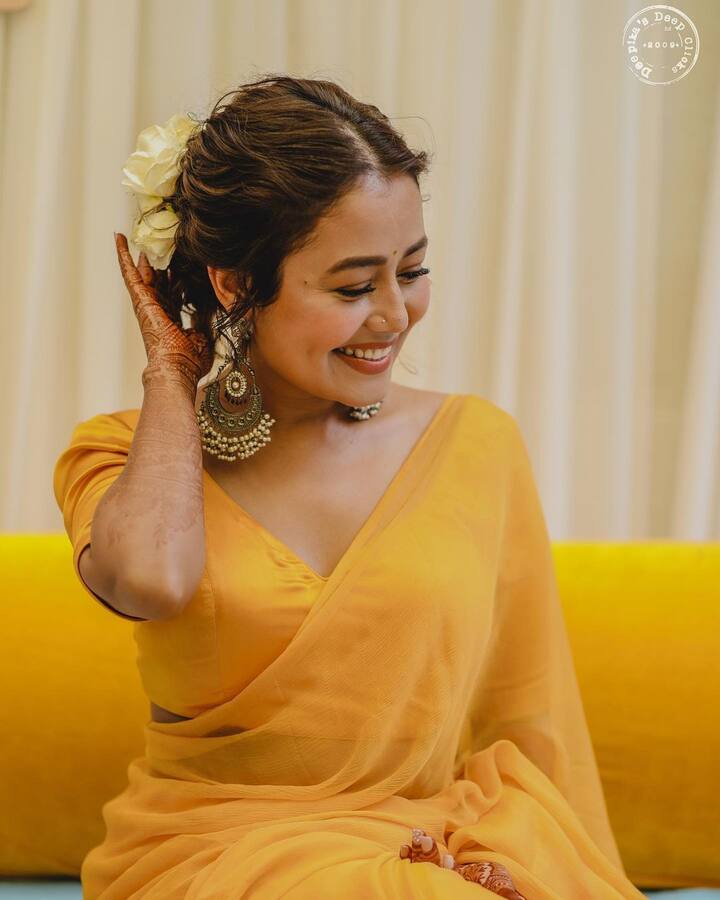 नेहा कक्कड़ और पंजाबी सिंगर रोहनप्रीत सिंह के पहले सॉन्ग को 'देसी म्यूजिक फैक्ट्री' के यूट्यूब चैनल पर रिलीज किया गया है. इसे काफी पसंद किया गया जा रहा है