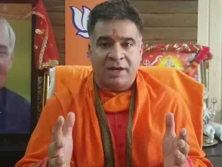 On the statement made by Mehbooba Mufti for flag, BJP says such leaders should go to Pakistan ann महबूबा मुफ्ती के झंडे वाले बयान पर बीजेपी ने कहा- ऐसे नेताओं को चले जाना चाहिए पाकिस्तान