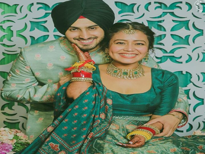 Neha kakkar ने रोहनप्रीत से पूछा पंजाबी शब्दों का मतलब, उन्होने कहा- मैं आपका और... Neha kakkar asked, explain the meaning of these words to Rohanpreet Neha kakkar ने रोहनप्रीत से पूछा पंजाबी शब्दों का मतलब, उन्होने कहा- मैं आपका और...