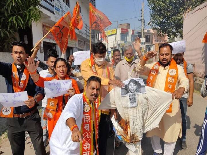 जम्मू: शिवसेना का महबूबा मुफ्ती के खिलाफ प्रदर्शन, बीजेपी को भी लिया आड़े हाथ