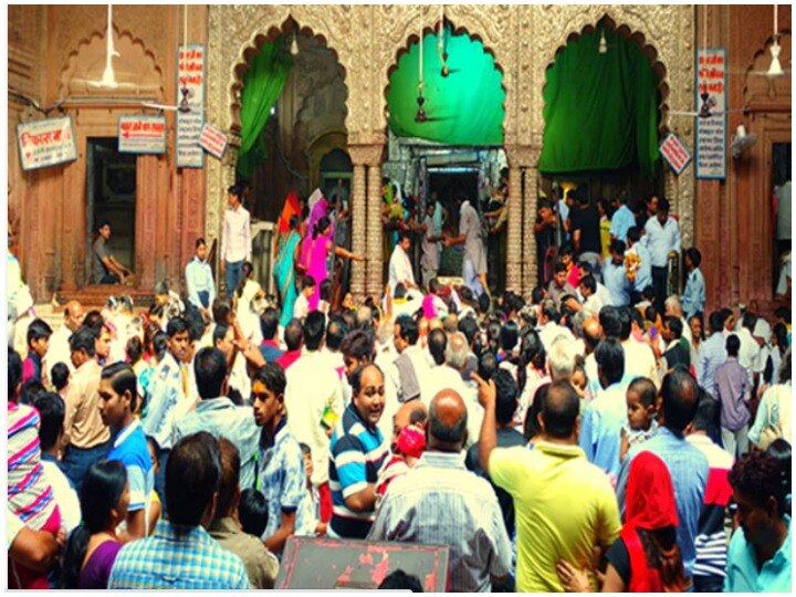 Mathura: With covid protocol Banke Bihari temple opened, special arrangements for devotees ANN मथुरा: कोविड प्रोटोकॉल के साथ फिर खुले बांके बिहारी मंदिर के पट, श्रद्धालुओं के लिए की गई खास व्यवस्था