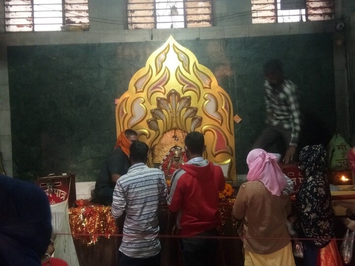Influx of devotees seen in Mansa Devi temple on navami in meerut devotees followed corona rules ANN मेरठ: नवमी मौके पर मनसा देवी मंदिर में लगा भक्तों का तांता, कोरोना नियमों का रखा गया पूरा ध्यान