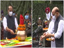 दार्जिलिंग: राजनाथ सिंह ने जवानों के साथ की शस्त्र पूजा, कहा- भारत एक इंच जमीन भी किसी दूसरे के हाथों में जाने नहीं देगा