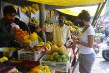 Spotted: ठेले से फल खरीदते स्पॉट हुईं मलाइका अरोड़ा, सामने आईं ये तस्वीरें