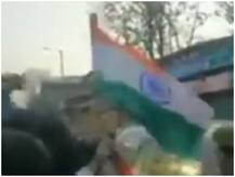 श्रीनगर के लाल चौक पर बीजेपी कार्यकर्ताओं ने की तिरंगा फहराने की कोशिश, पुलिस ने किया गिरफ्तार