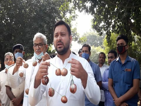 Bihar Election: बिहार में शुरू हुई 'प्याज पॉलिटिक्स', तेजस्वी ने सत्ता पक्ष पर बोला हमला, पूछा ये सवाल Bihar Election: बिहार में शुरू हुई 'प्याज पॉलिटिक्स', तेजस्वी ने सत्ता पक्ष पर बोला हमला, पूछा ये सवाल