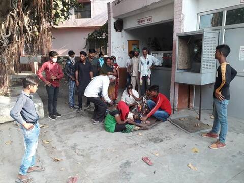 रायबरेली: मूर्ति विसर्जन कर वापस लौट रहे श्रद्धालुओं से भरी ट्रैक्टर ट्राली पलटी, एक की मौत, दर्जनों घायल रायबरेली: मूर्ति विसर्जन कर वापस लौट रहे श्रद्धालुओं से भरी ट्रैक्टर ट्राली पलटी, एक की मौत, दर्जनों घायल