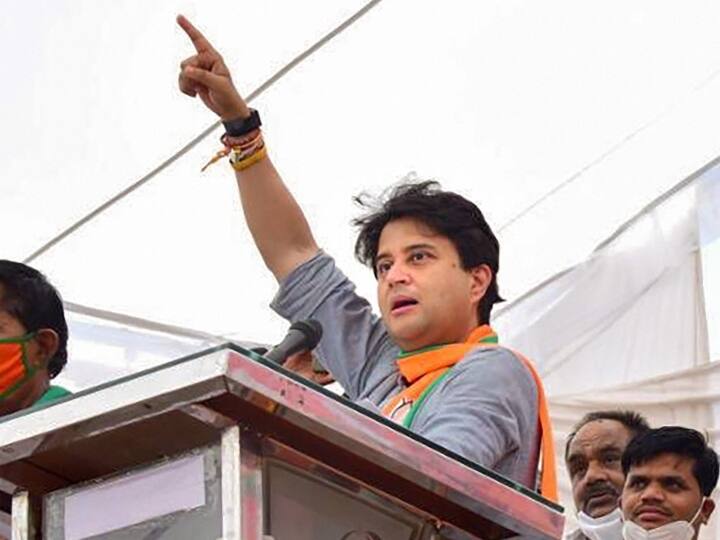 MP उपचुनाव: ज्योतिरादित्य सिंधिया बोले- मैं नहीं, कमलनाथ और दिग्विजय सिंह हैं ‘सबसे बड़े गद्दार’ BJP leader Jyotiraditya Scindia Says Kamal Nath, Digvijaya Singh biggest traitors in Madhya Pradesh MP उपचुनाव: ज्योतिरादित्य सिंधिया बोले- मैं नहीं, कमलनाथ और दिग्विजय सिंह हैं ‘सबसे बड़े गद्दार’